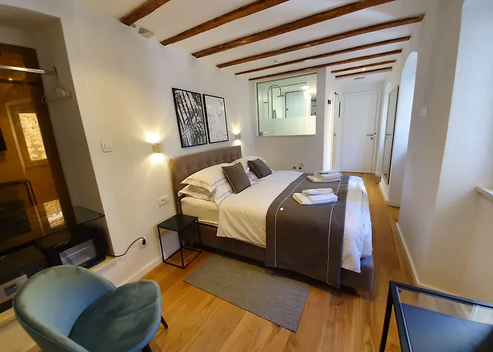 The At ベッド・アンド・ブレックファスト