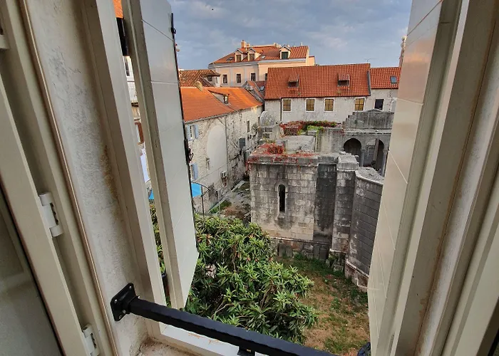 The At ベッド・アンド・ブレックファスト スプリト