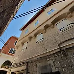 The At 스플리트