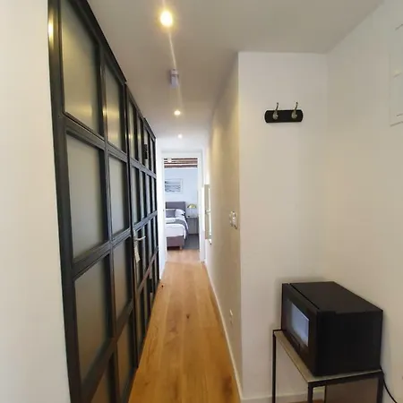 The At 4* 스플리트