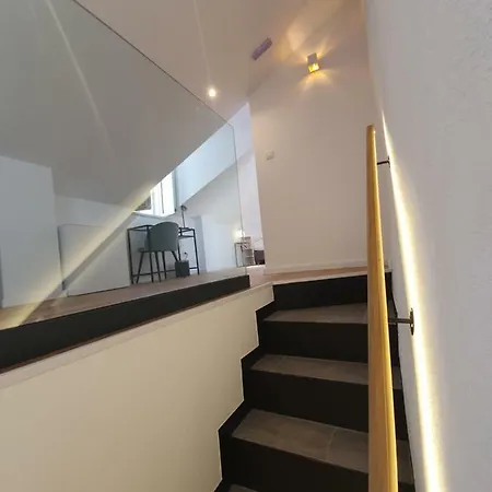The At 4* ספליט