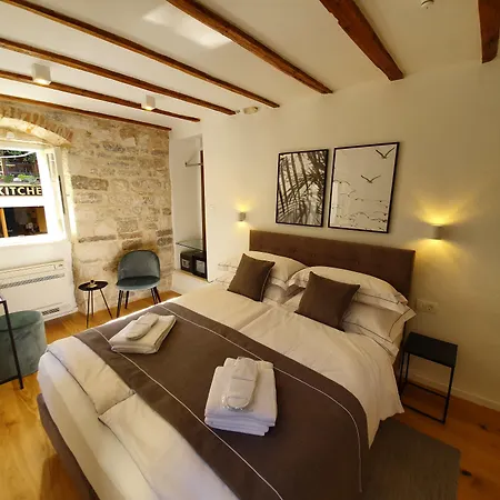 فندق مبيت وإفطار The At سبليت
