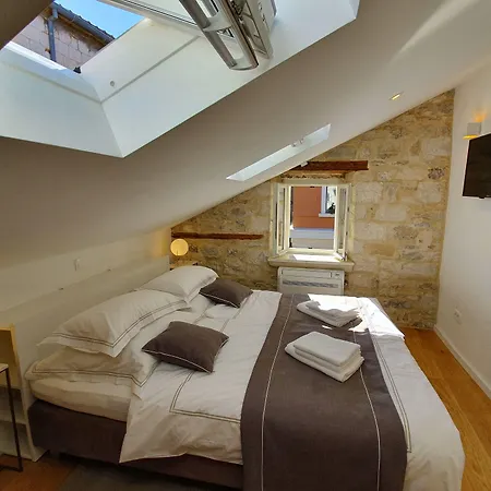 فندق مبيت وإفطار The At 4*