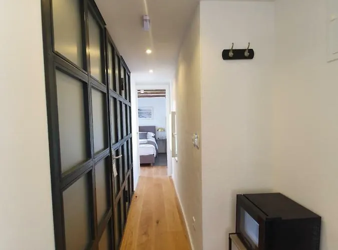 The At 4* سبليت