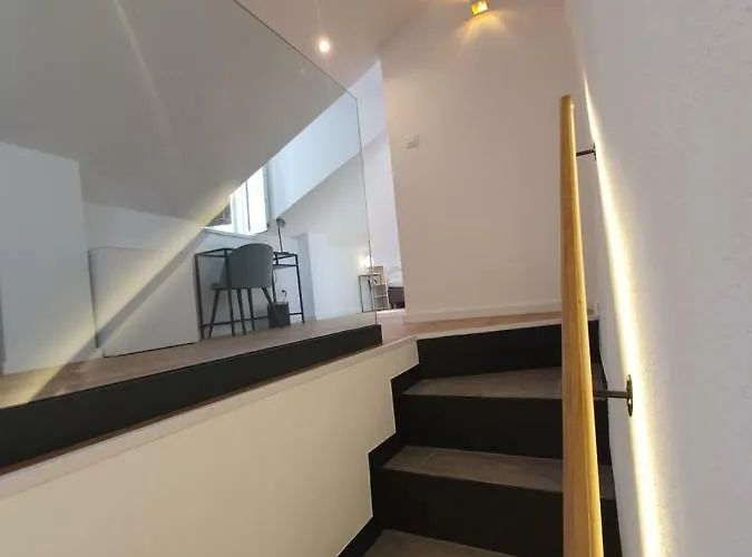 The At 4* سبليت