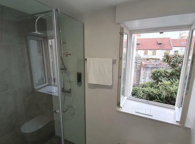 فندق مبيت وإفطار The At 4*